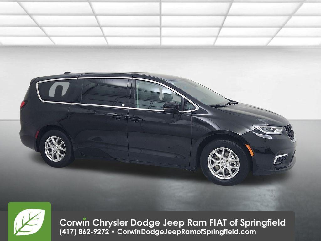 used 2024 Chrysler Pacifica car, priced at $29,599