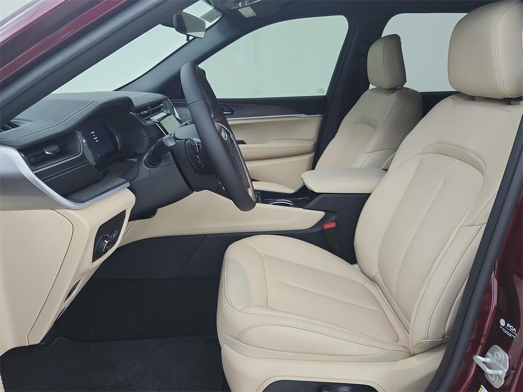 new 2025 Jeep Grand Cherokee car, priced at $43,823