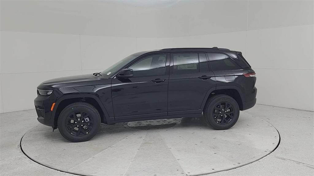 new 2024 Jeep Grand Cherokee car, priced at $42,955