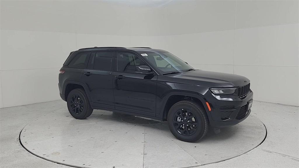 new 2024 Jeep Grand Cherokee car, priced at $42,955