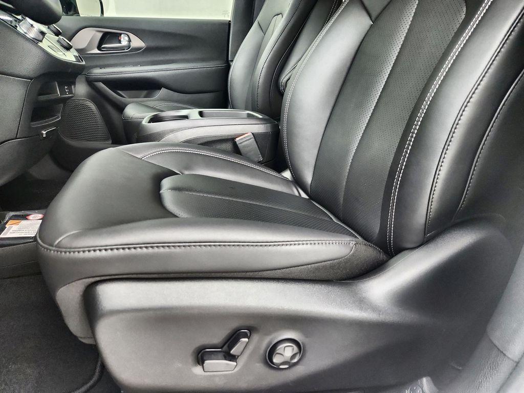 new 2026 Chrysler Pacifica car, priced at $41,972