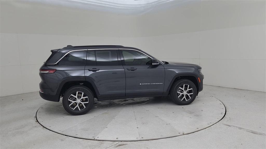 new 2025 Jeep Grand Cherokee car, priced at $43,323