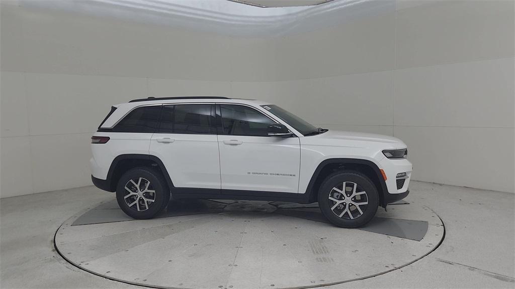 new 2025 Jeep Grand Cherokee car, priced at $46,439
