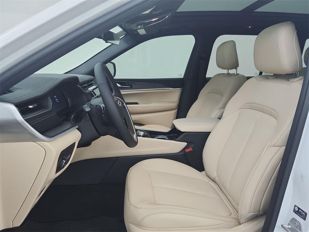 new 2025 Jeep Grand Cherokee car, priced at $46,439