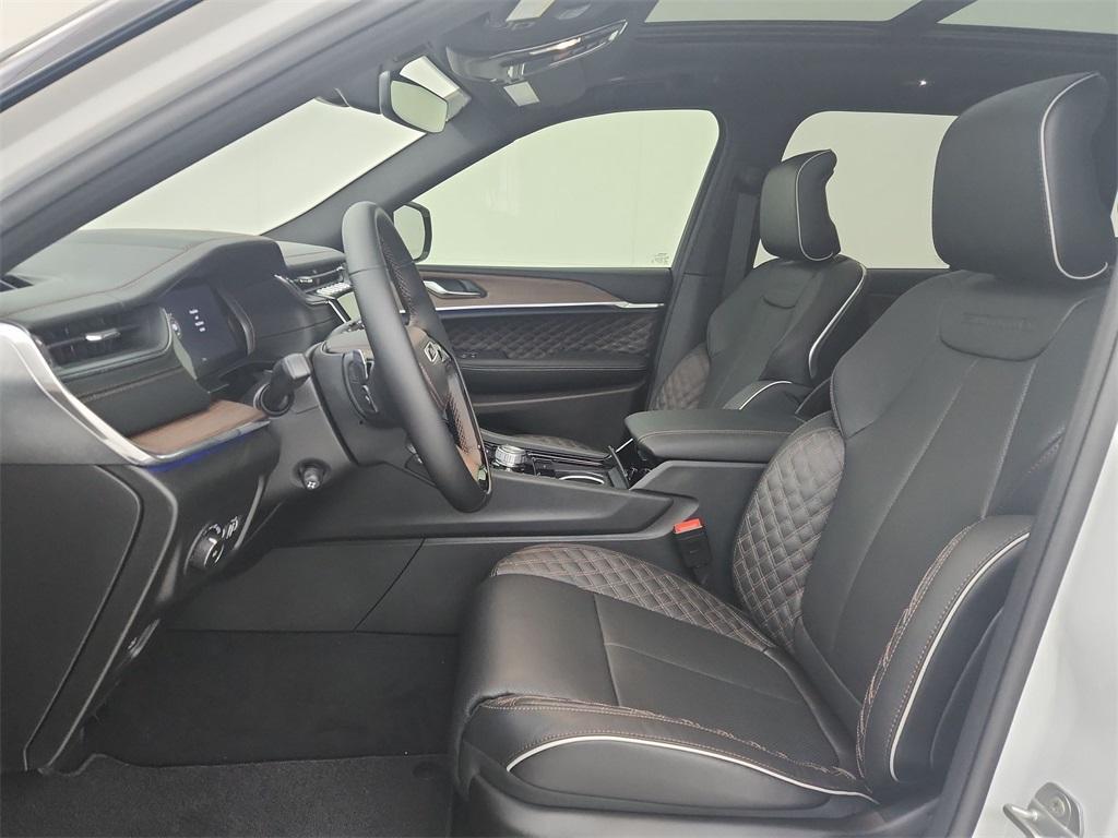 new 2025 Jeep Grand Cherokee car, priced at $58,457