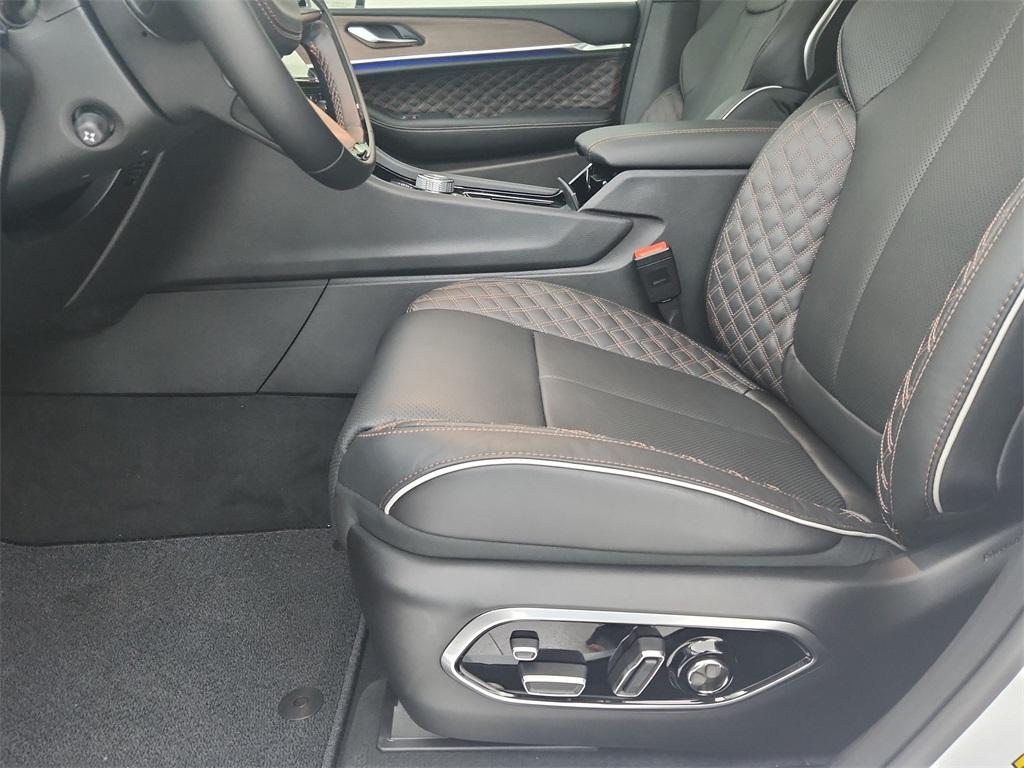 new 2025 Jeep Grand Cherokee car, priced at $58,457