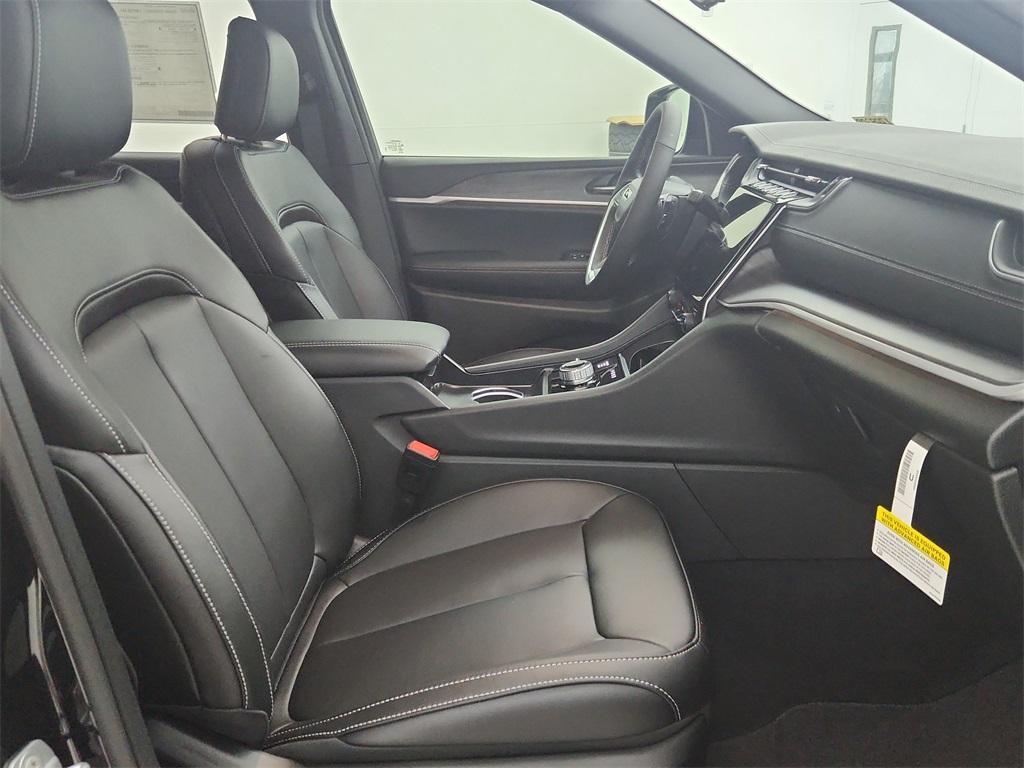 new 2025 Jeep Grand Cherokee L car, priced at $45,074