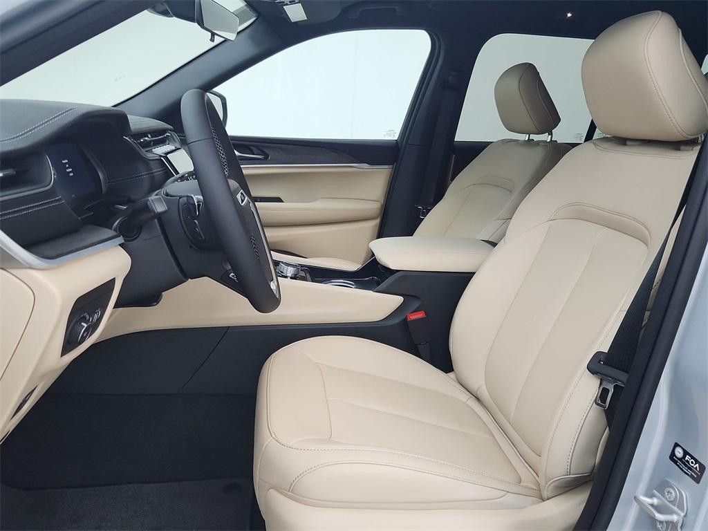 new 2025 Jeep Grand Cherokee car, priced at $43,487