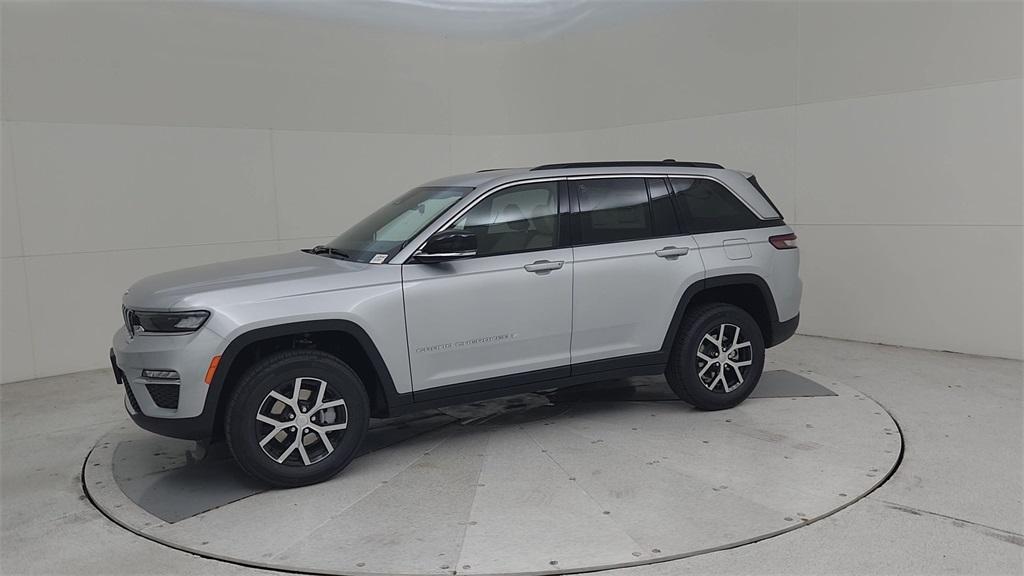 new 2025 Jeep Grand Cherokee car, priced at $43,487