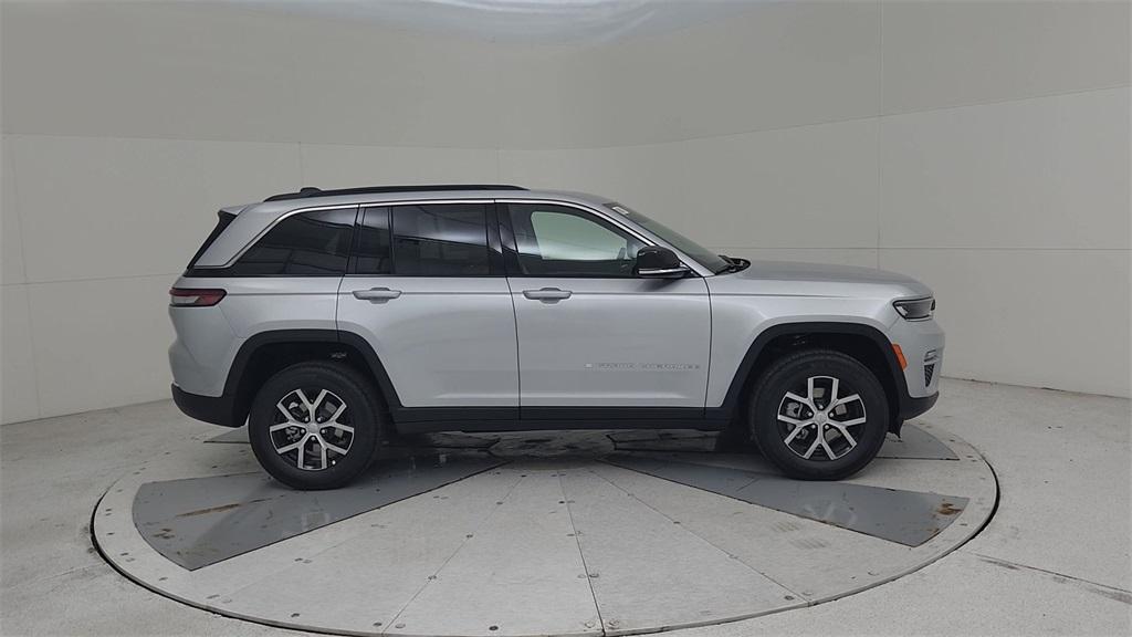 new 2025 Jeep Grand Cherokee car, priced at $43,487