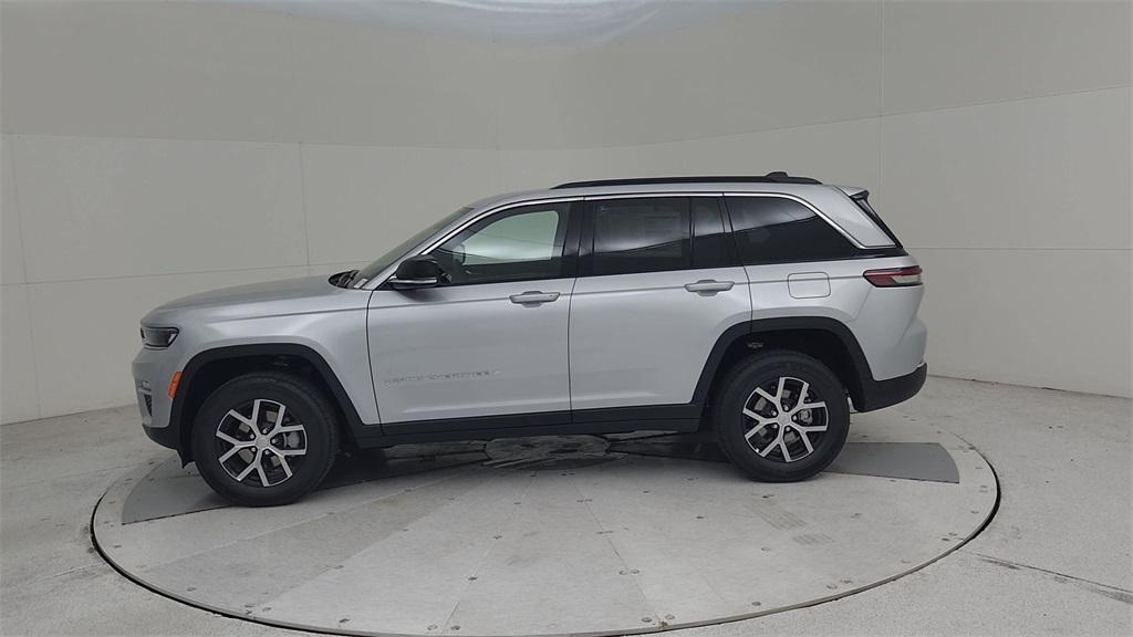 new 2025 Jeep Grand Cherokee car, priced at $43,487