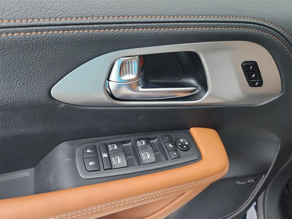 new 2025 Chrysler Pacifica Hybrid car, priced at $62,275