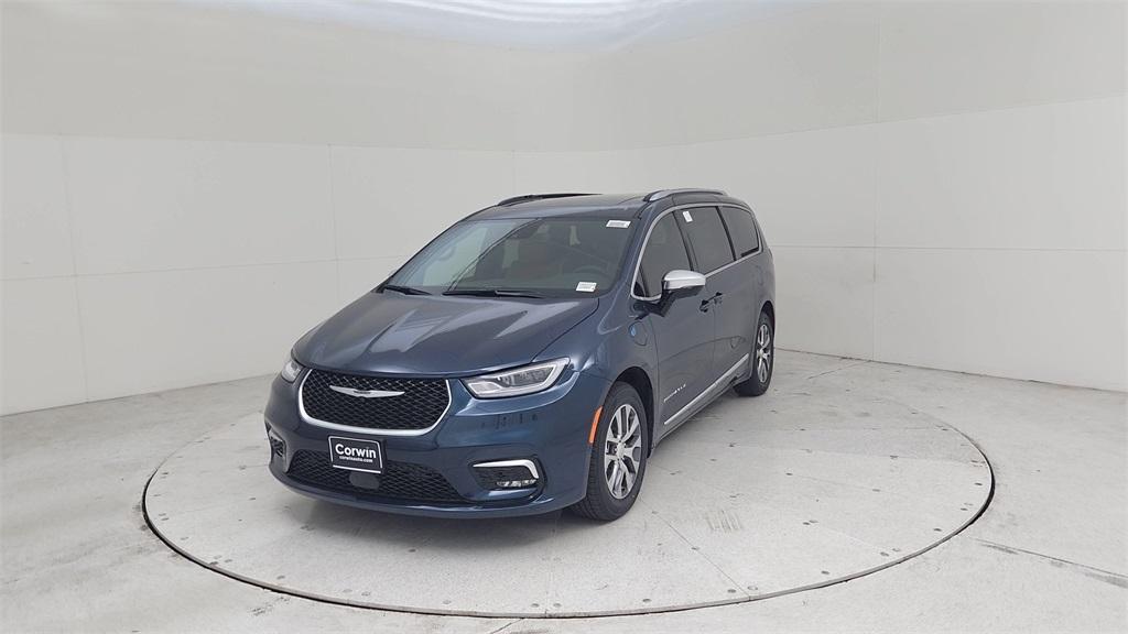 new 2025 Chrysler Pacifica Hybrid car, priced at $62,275