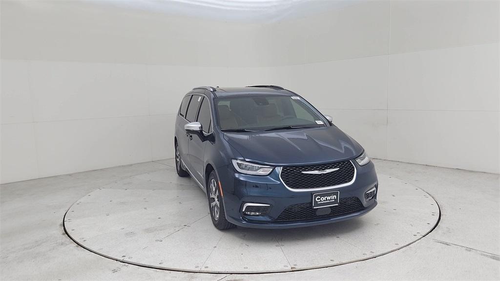 new 2025 Chrysler Pacifica Hybrid car, priced at $62,275