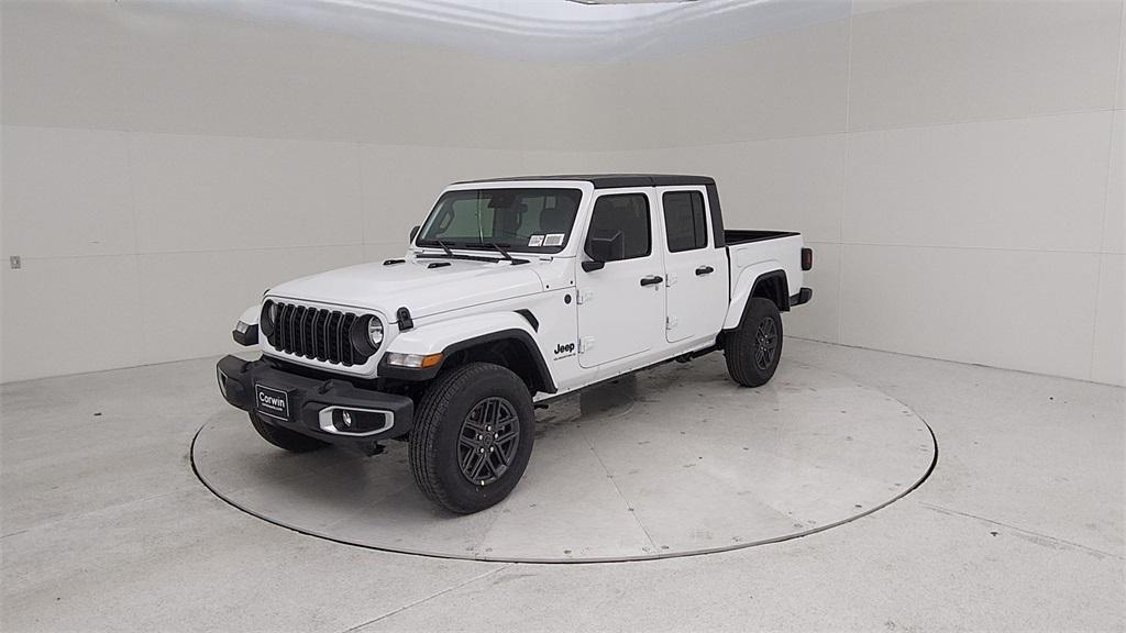 new 2024 Jeep Gladiator car, priced at $41,915