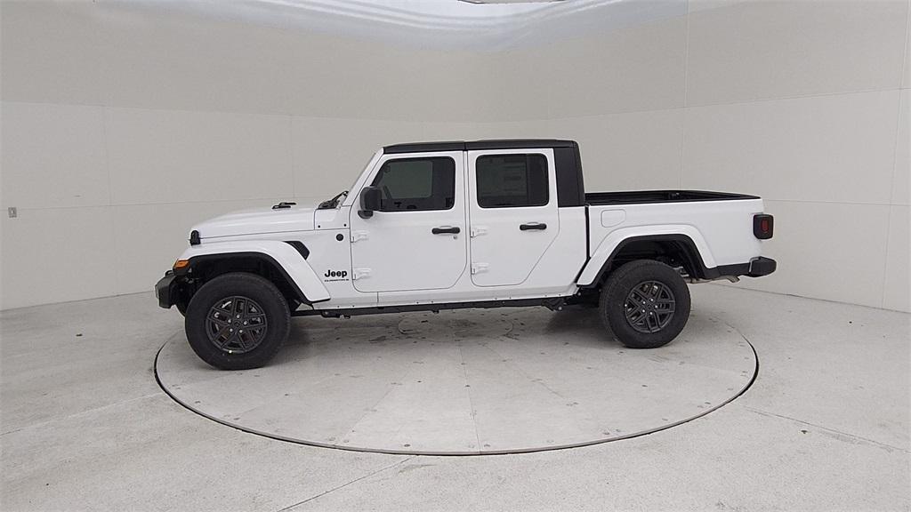 new 2024 Jeep Gladiator car, priced at $41,915