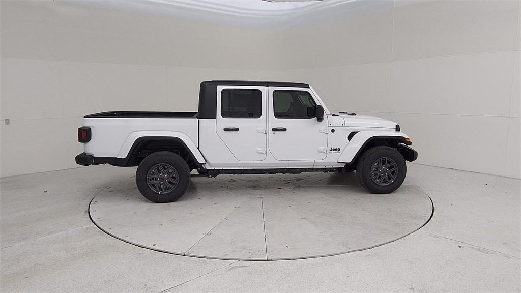 new 2024 Jeep Gladiator car, priced at $41,915