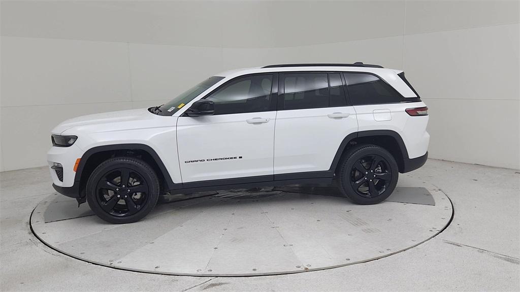 used 2023 Jeep Grand Cherokee car, priced at $31,394