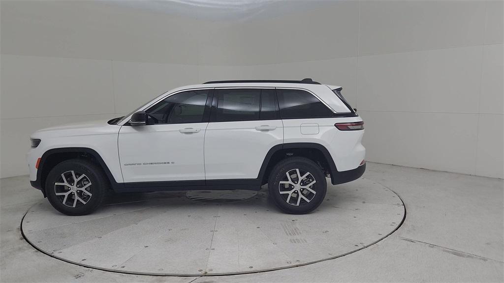 new 2025 Jeep Grand Cherokee car, priced at $46,900