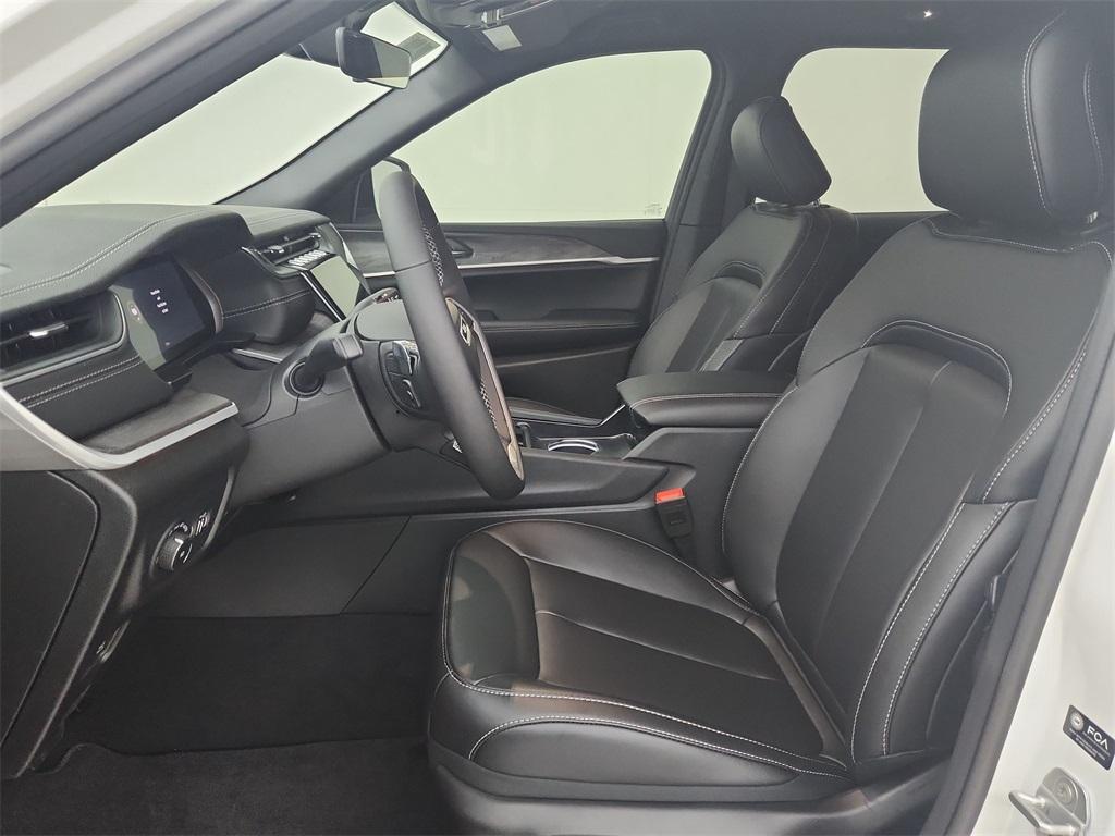 new 2025 Jeep Grand Cherokee car, priced at $46,900