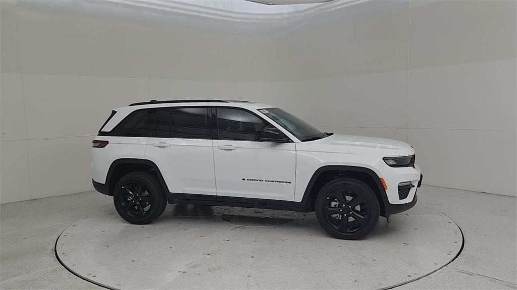 new 2024 Jeep Grand Cherokee car, priced at $49,887