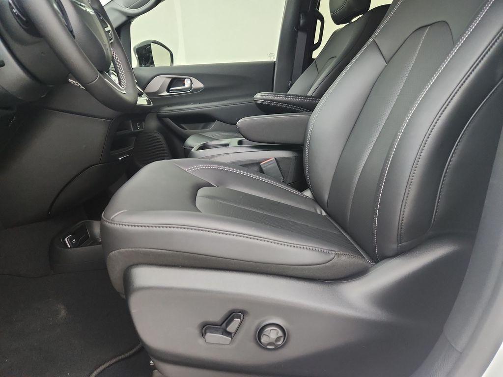 new 2026 Chrysler Pacifica car, priced at $41,972