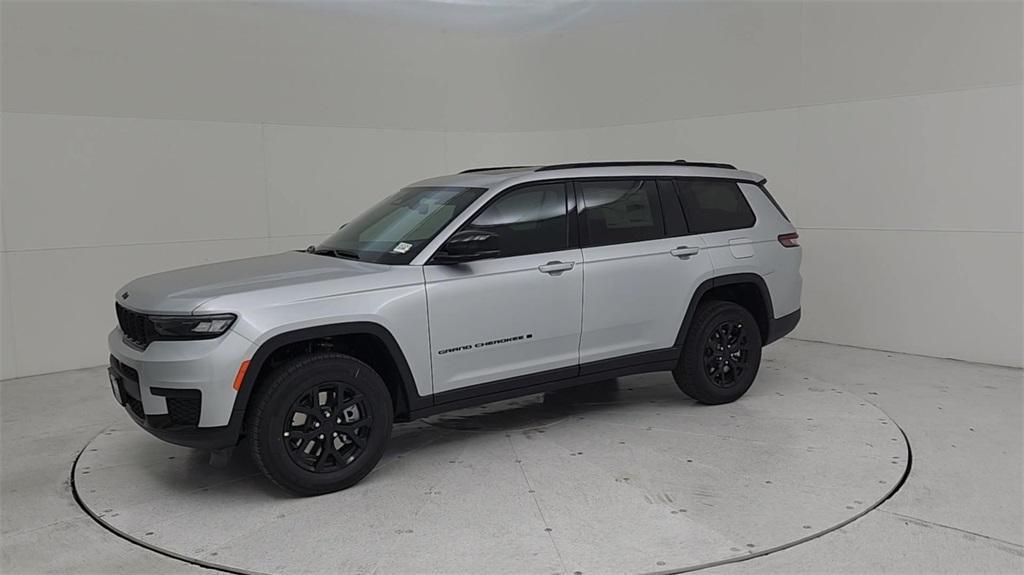 new 2024 Jeep Grand Cherokee L car, priced at $43,319