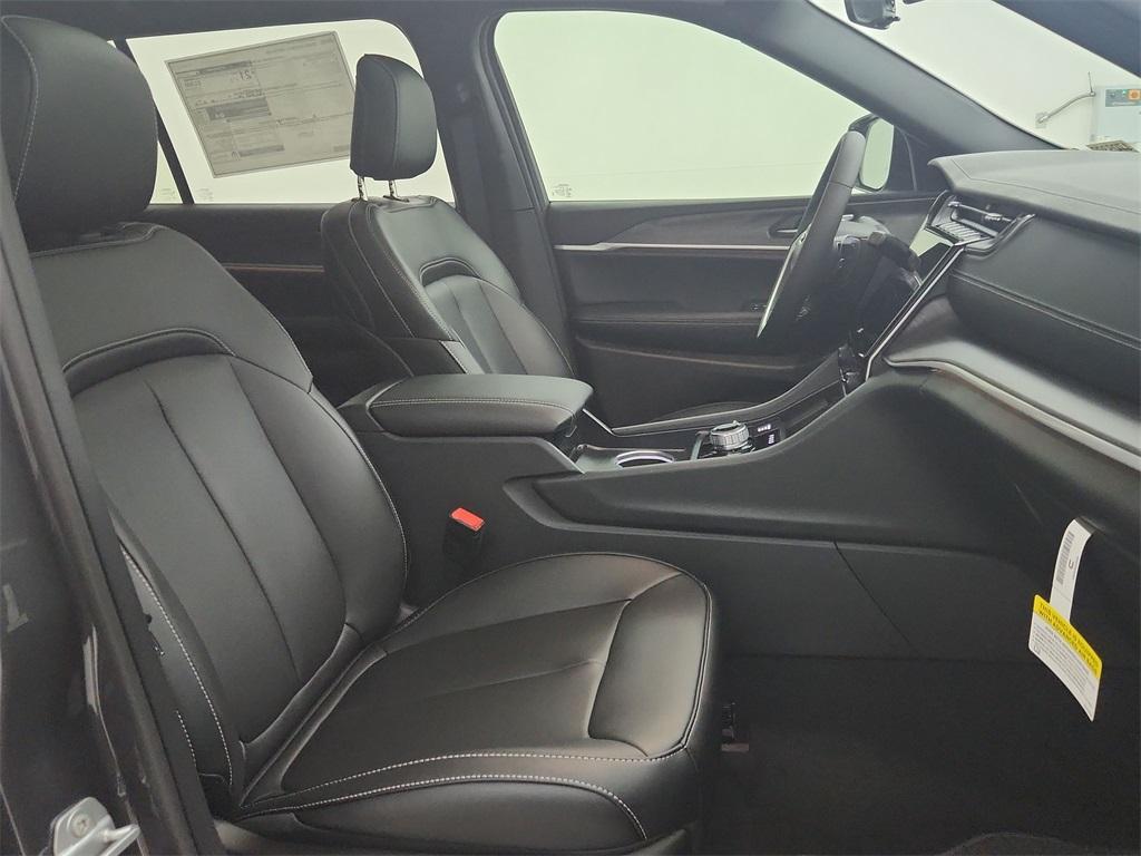 new 2025 Jeep Grand Cherokee L car, priced at $49,880