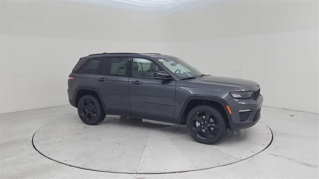 new 2025 Jeep Grand Cherokee car, priced at $49,285