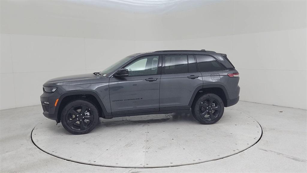 new 2025 Jeep Grand Cherokee car, priced at $49,285