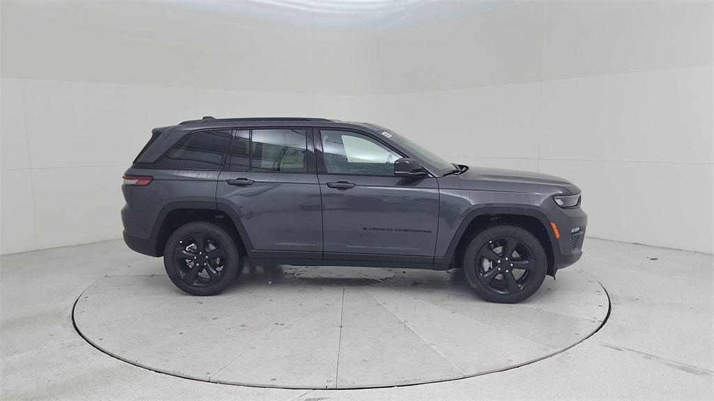 new 2025 Jeep Grand Cherokee car, priced at $49,285