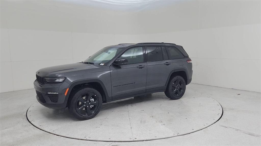 new 2025 Jeep Grand Cherokee car, priced at $49,285