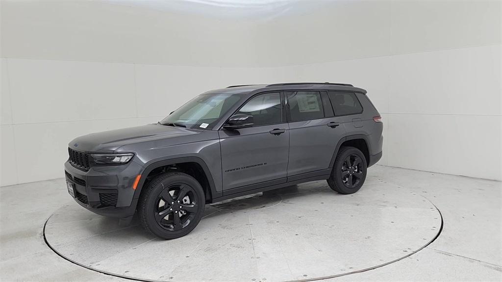 new 2024 Jeep Grand Cherokee L car, priced at $45,895