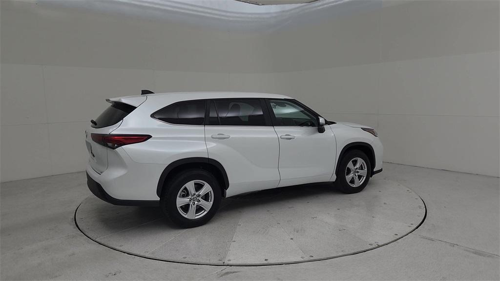 used 2023 Toyota Highlander car, priced at $31,557