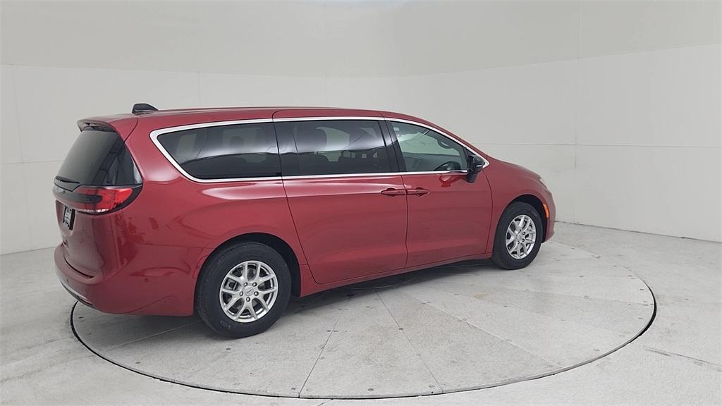 new 2025 Chrysler Pacifica car, priced at $42,620