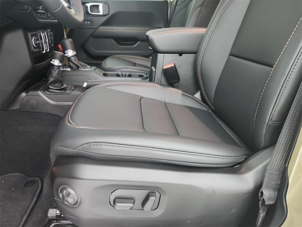 new 2025 Jeep Gladiator car, priced at $45,395