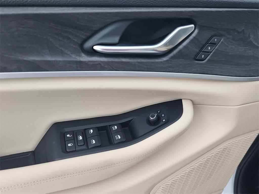 new 2025 Jeep Grand Cherokee L car, priced at $44,538