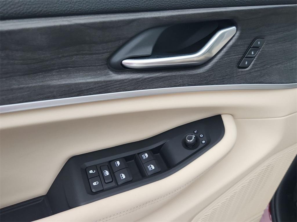 new 2025 Jeep Grand Cherokee L car, priced at $45,074