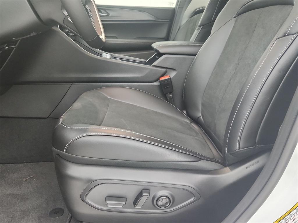 new 2025 Jeep Grand Cherokee L car, priced at $44,824