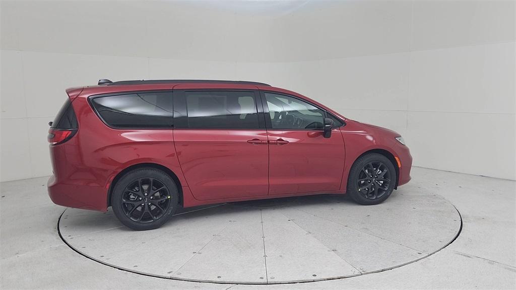 new 2025 Chrysler Pacifica car, priced at $48,740