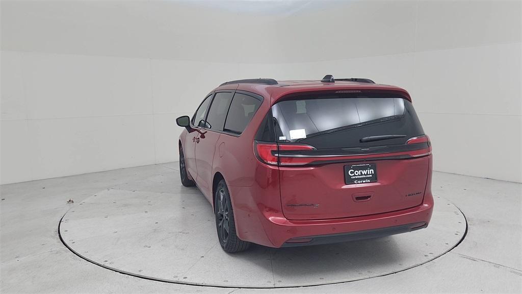 new 2025 Chrysler Pacifica car, priced at $48,740