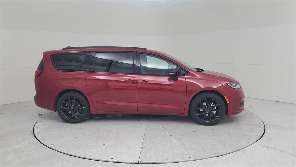 new 2025 Chrysler Pacifica car, priced at $48,740