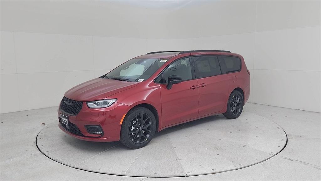 new 2025 Chrysler Pacifica car, priced at $48,740