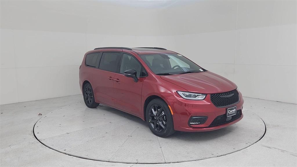 new 2025 Chrysler Pacifica car, priced at $48,740