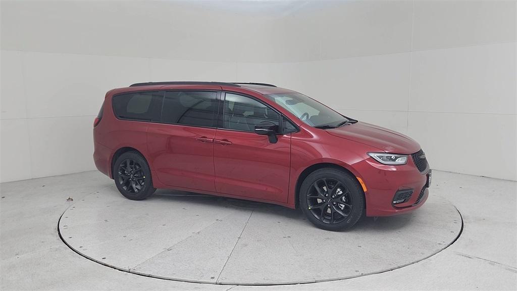 new 2025 Chrysler Pacifica car, priced at $48,740