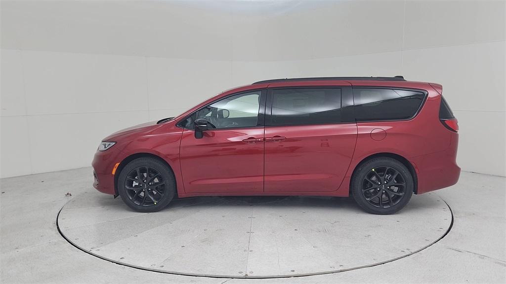 new 2025 Chrysler Pacifica car, priced at $48,740