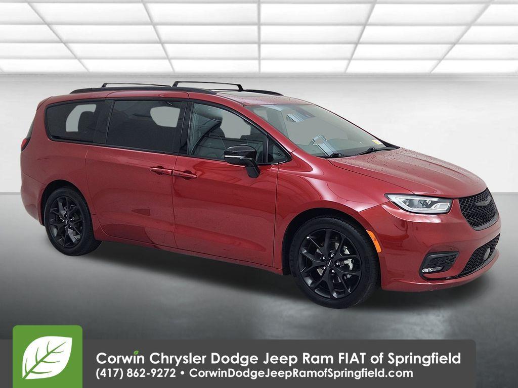 used 2025 Chrysler Pacifica car, priced at $37,411