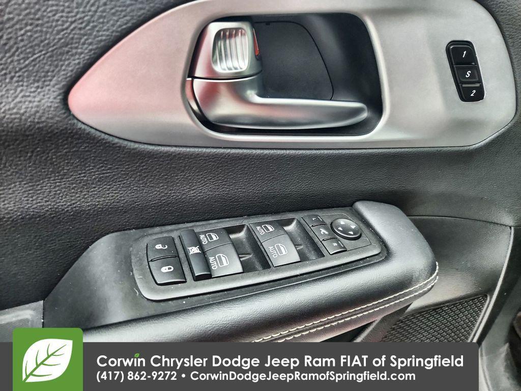 used 2025 Chrysler Pacifica car, priced at $37,411