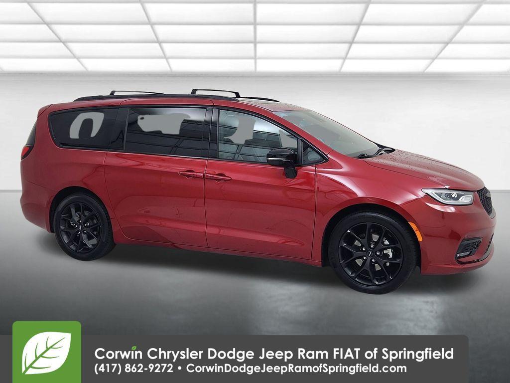 used 2025 Chrysler Pacifica car, priced at $37,411