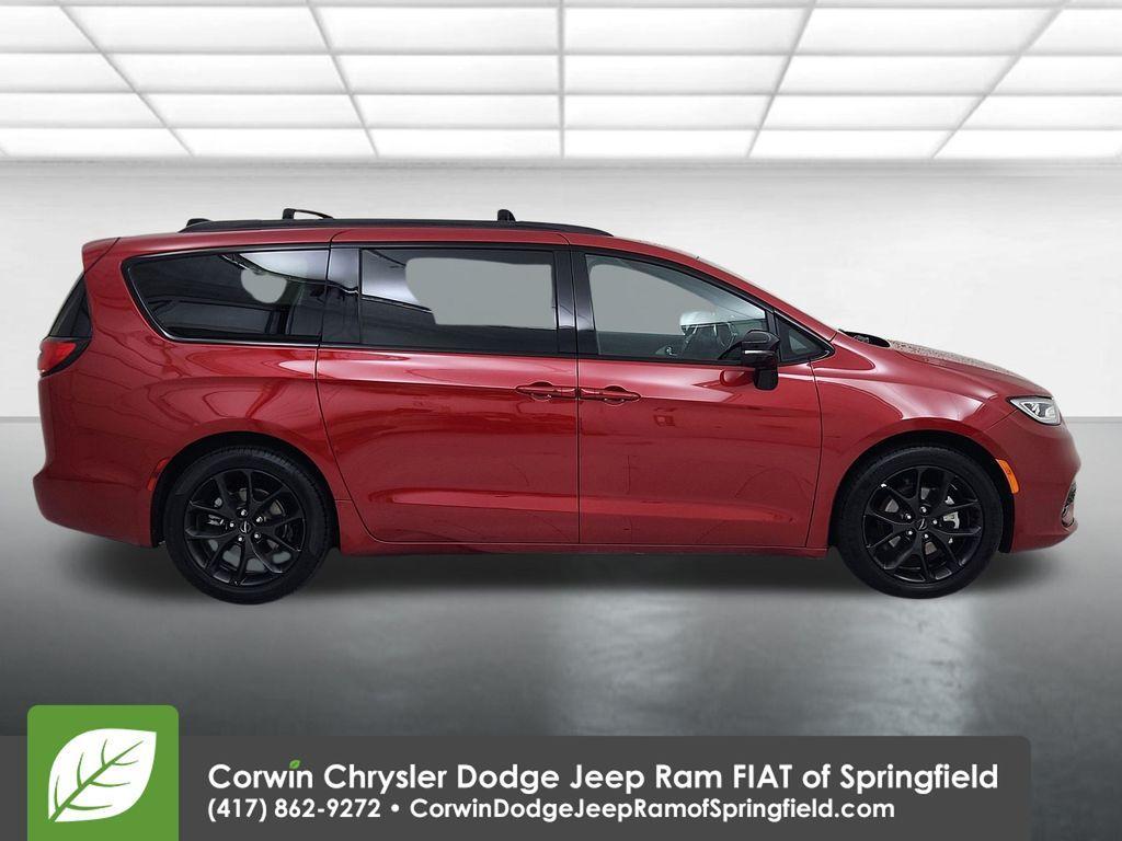 used 2025 Chrysler Pacifica car, priced at $37,411